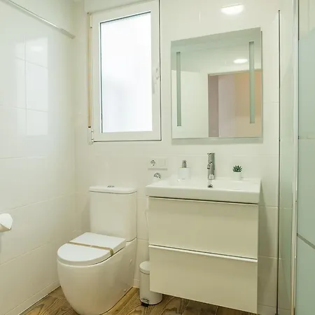 Modern Brand New Centre 2 דירה
